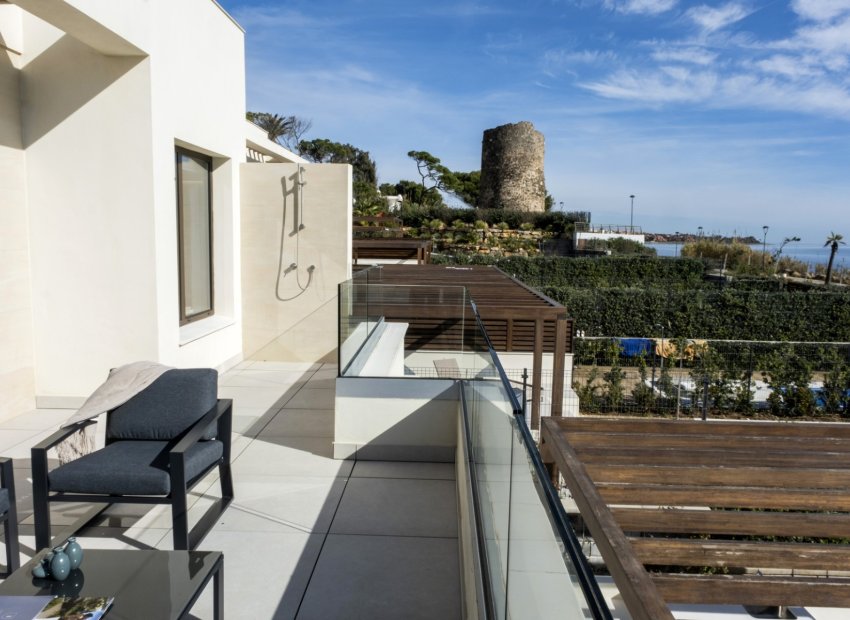 Resale - Villa - Estepoa - New Golden Mile