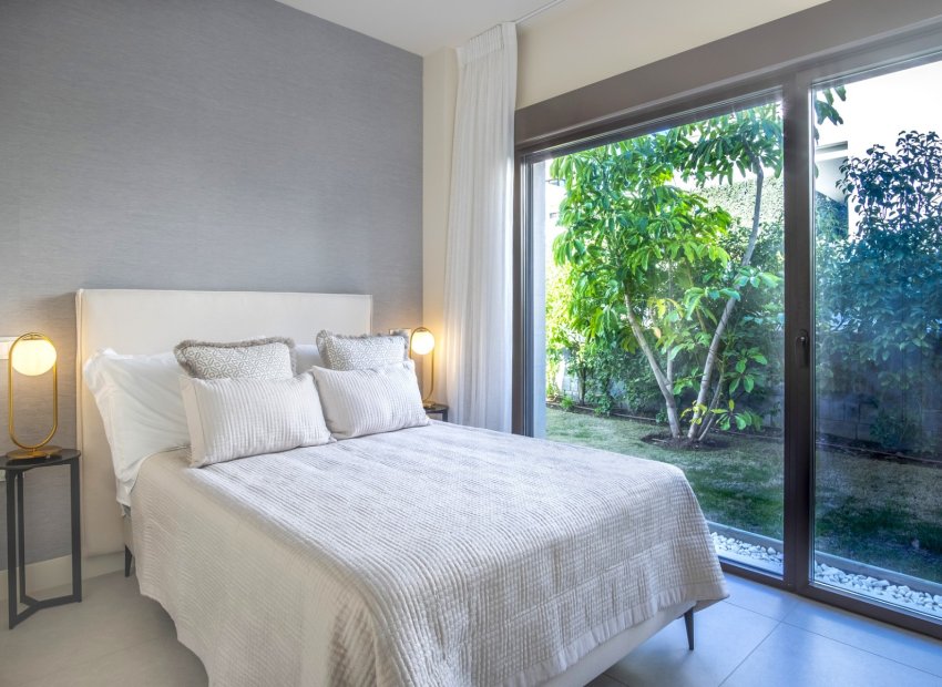 Resale - Villa - Estepoa - New Golden Mile