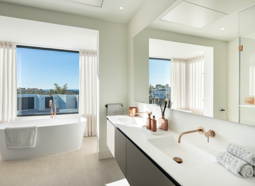 Resale - Villa - Estepoa - Selwo