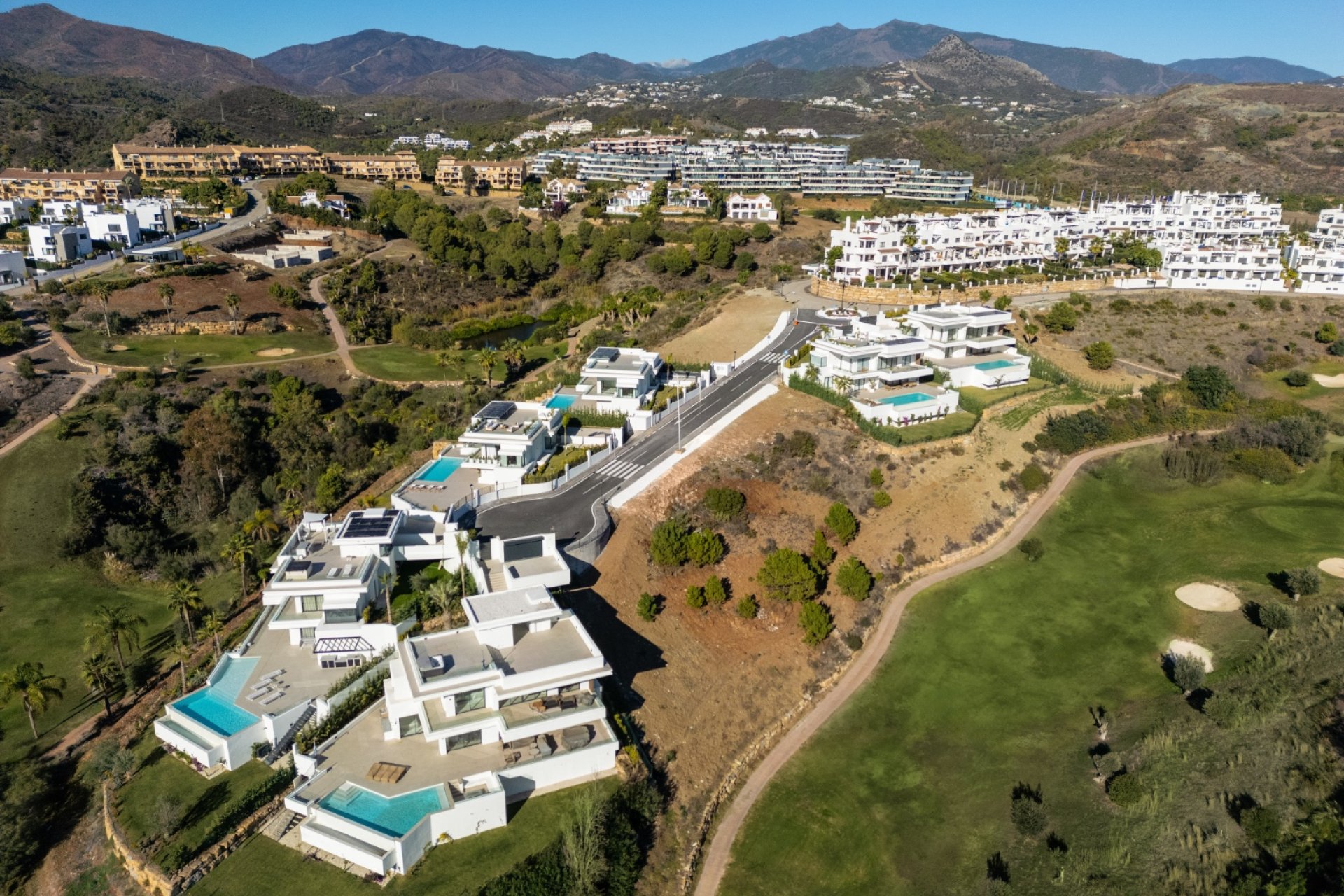 Resale - Villa - Estepoa - Selwo