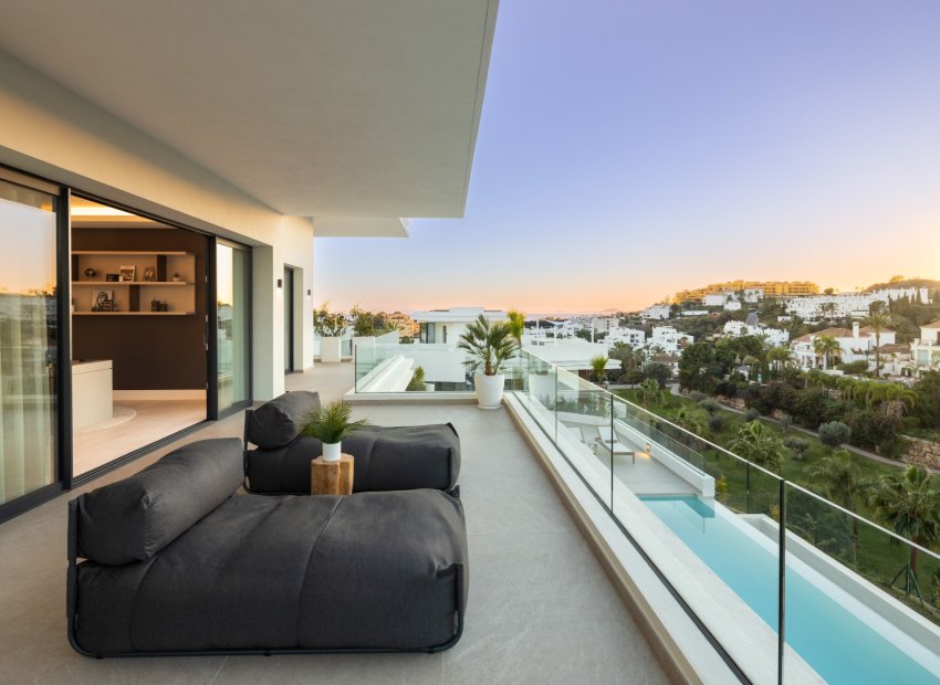 Resale - Villa - Estepoa - Selwo