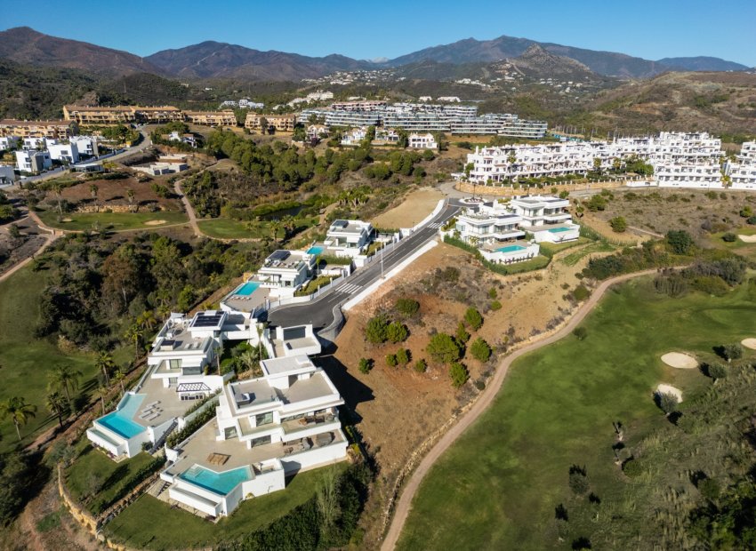 Resale - Villa - Estepoa - Selwo