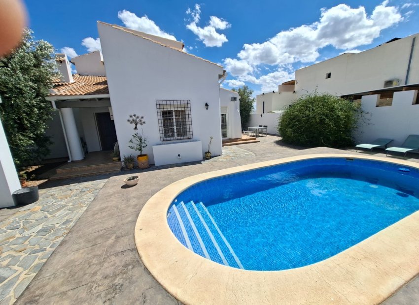 Resale - Villa - Fortuna - Urbanizacion Las Kalendas
