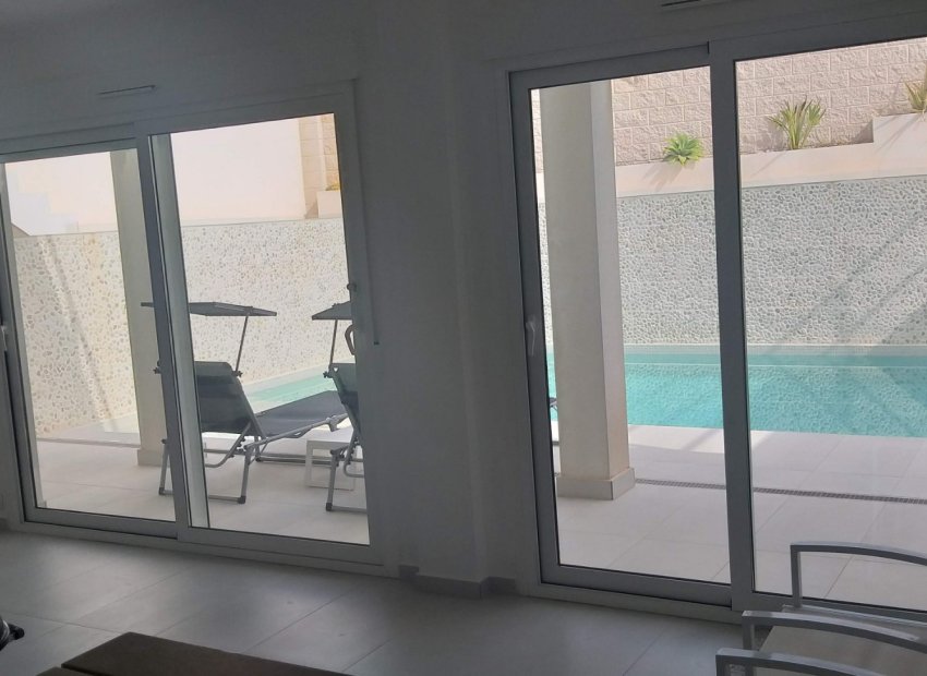 Resale - Villa - Gran Alacant