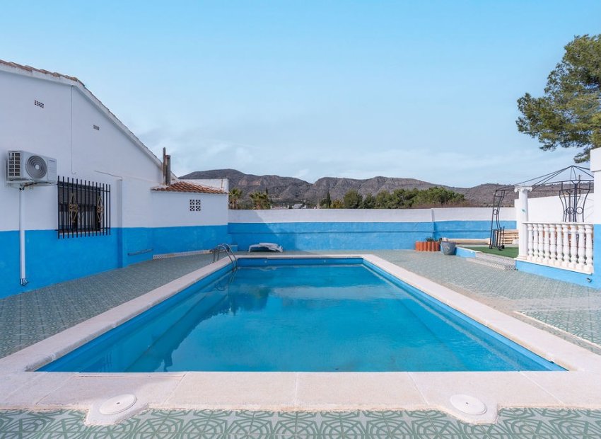 Resale - Villa - Hondón de las Nieves