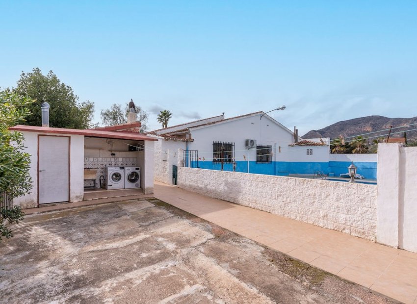 Resale - Villa - Hondón de las Nieves