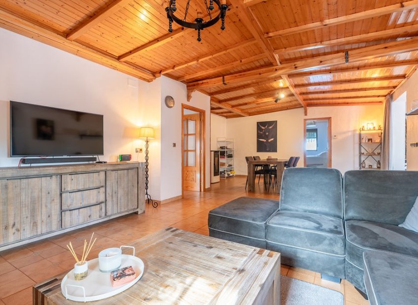 Resale - Villa - Hondón de las Nieves