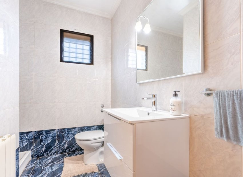 Resale - Villa - Hondón de las Nieves