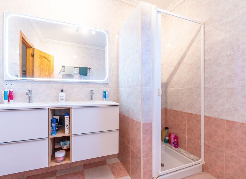 Resale - Villa - Hondón de las Nieves