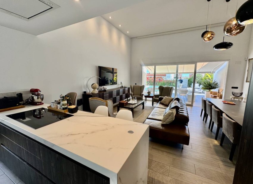 Resale - Villa - La Finca Golf - Algorfa