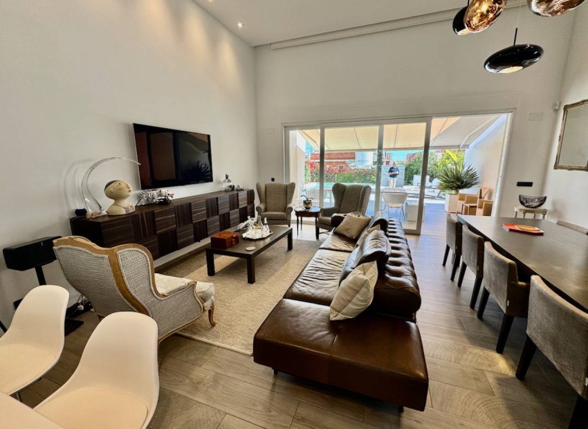 Resale - Villa - La Finca Golf - Algorfa