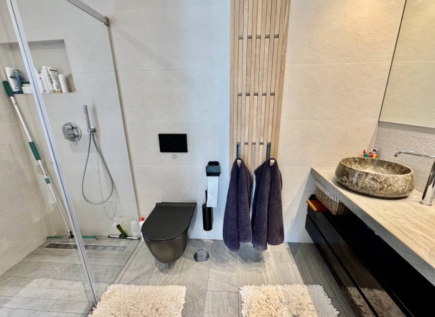 Resale - Villa - La Finca Golf - Algorfa