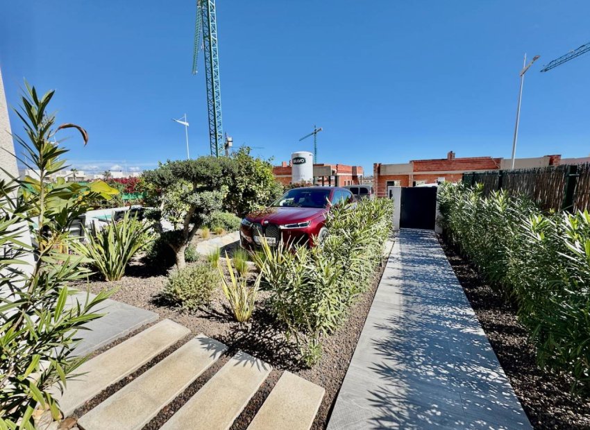 Resale - Villa - La Finca Golf - Algorfa