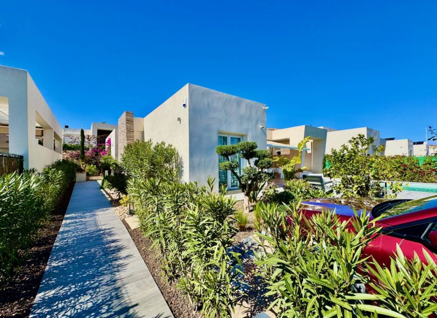 Resale - Villa - La Finca Golf - Algorfa