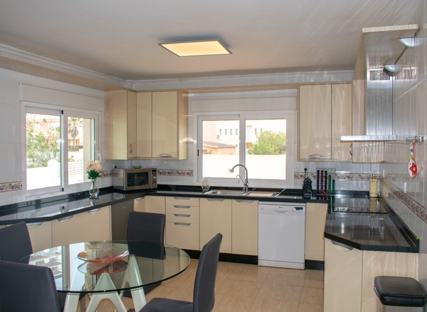 Resale - Villa - La Manga del Mar Menor