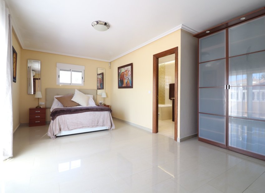 Resale - Villa - La Marina - La Escuera