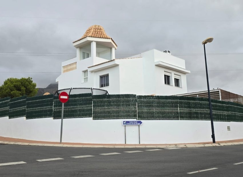 Resale - Villa - La Nucía - Convent De Les Montjes