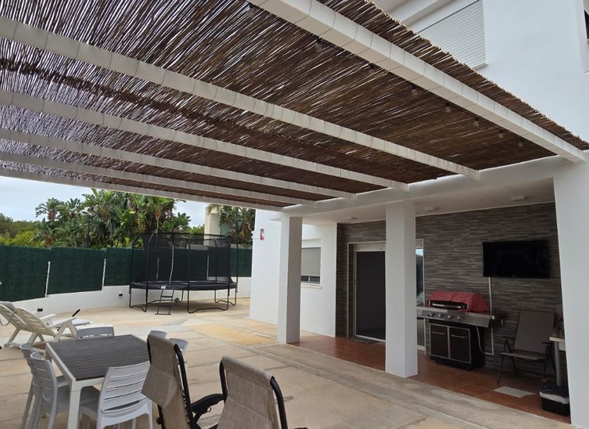 Resale - Villa - La Nucía - Convent De Les Montjes