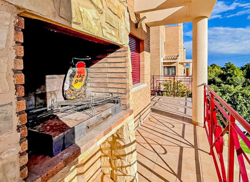 Resale - Villa - La Nucía - Montebello