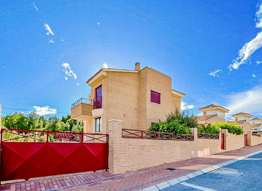 Resale - Villa - La Nucía - Montebello