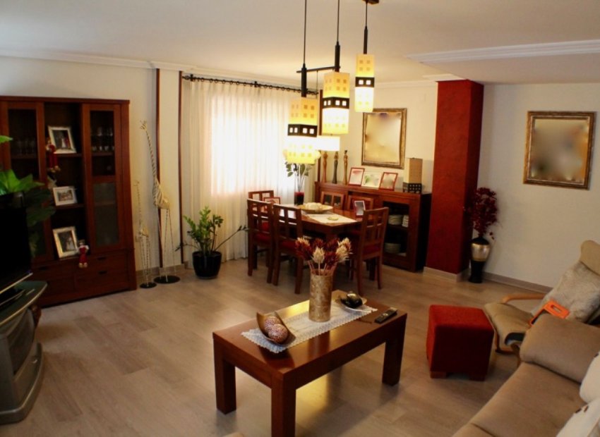 Resale - Villa - La Nucía - Urbanisations