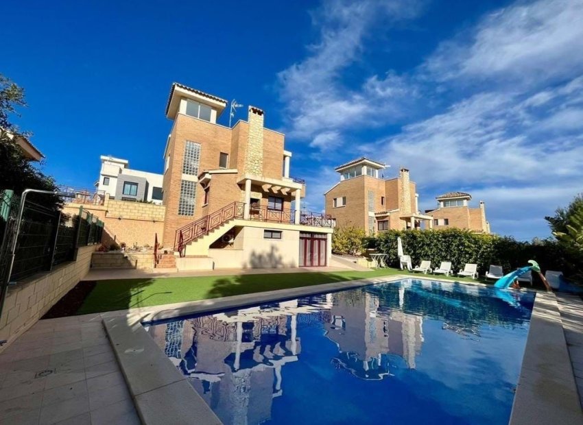 Resale - Villa - La Nucía