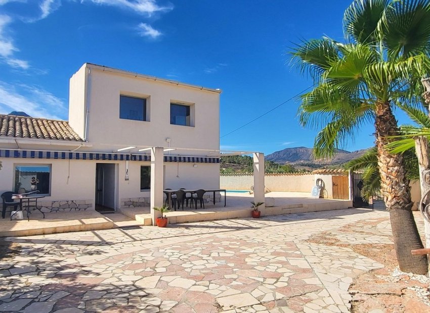 Resale - Villa - La Romana