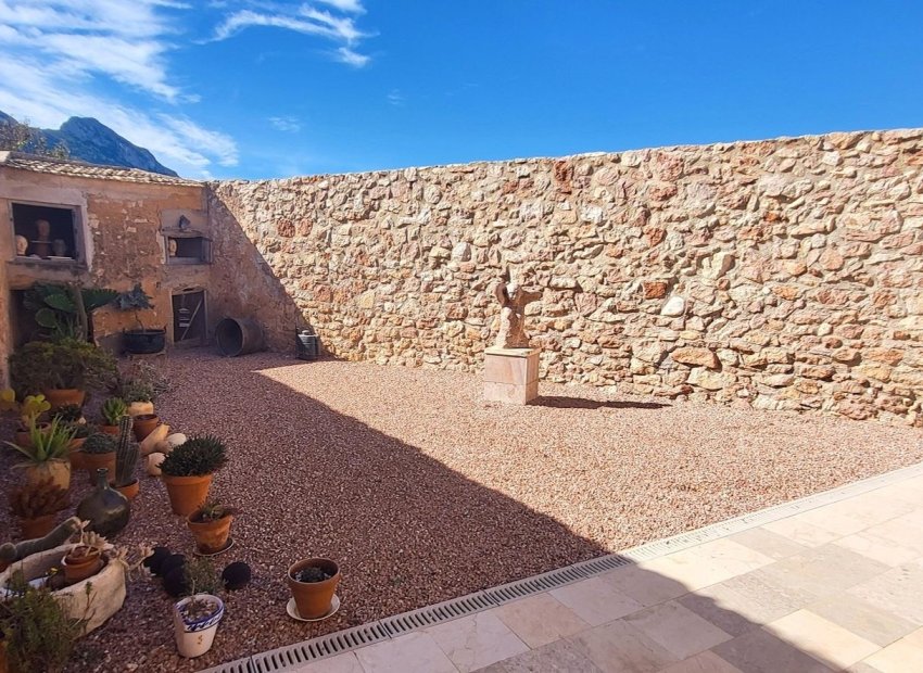 Resale - Villa - La Romana