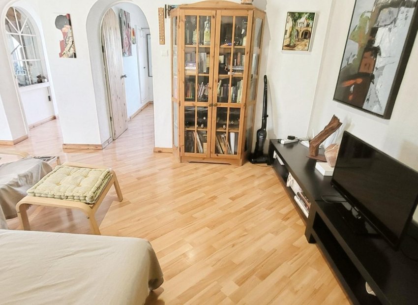 Resale - Villa - La Romana