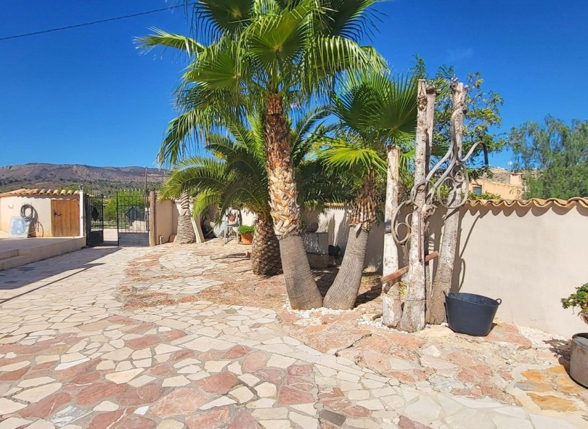 Resale - Villa - La Romana