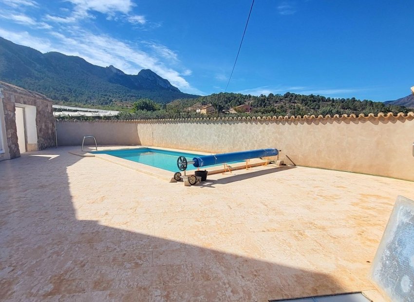 Resale - Villa - La Romana