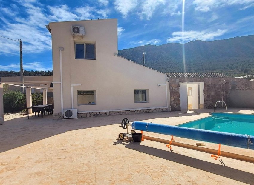 Resale - Villa - La Romana