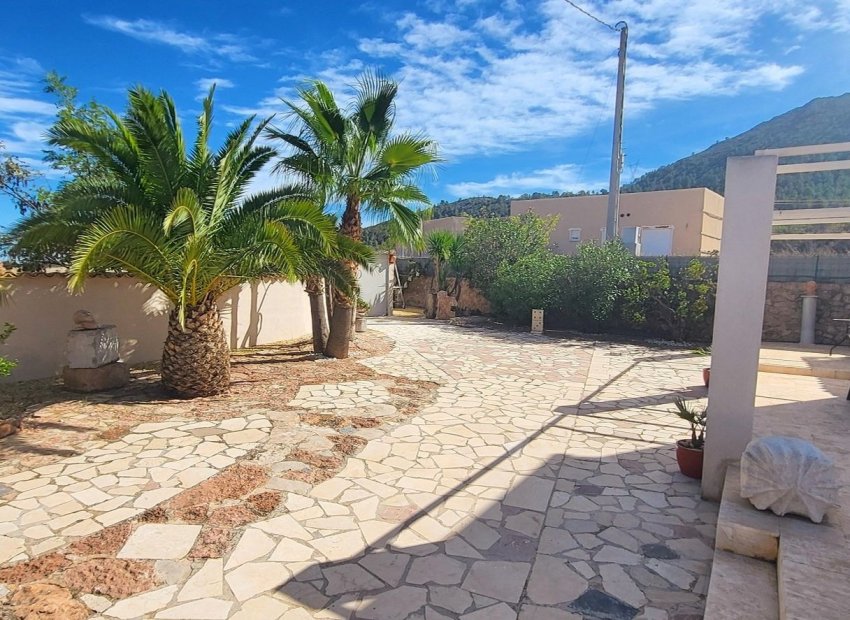 Resale - Villa - La Romana