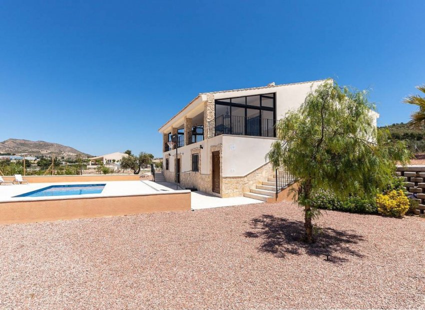 Resale - Villa - La Romana