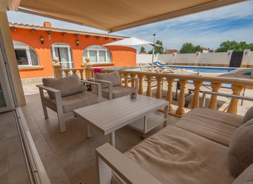 Resale - Villa - Las Heredades - Heredades