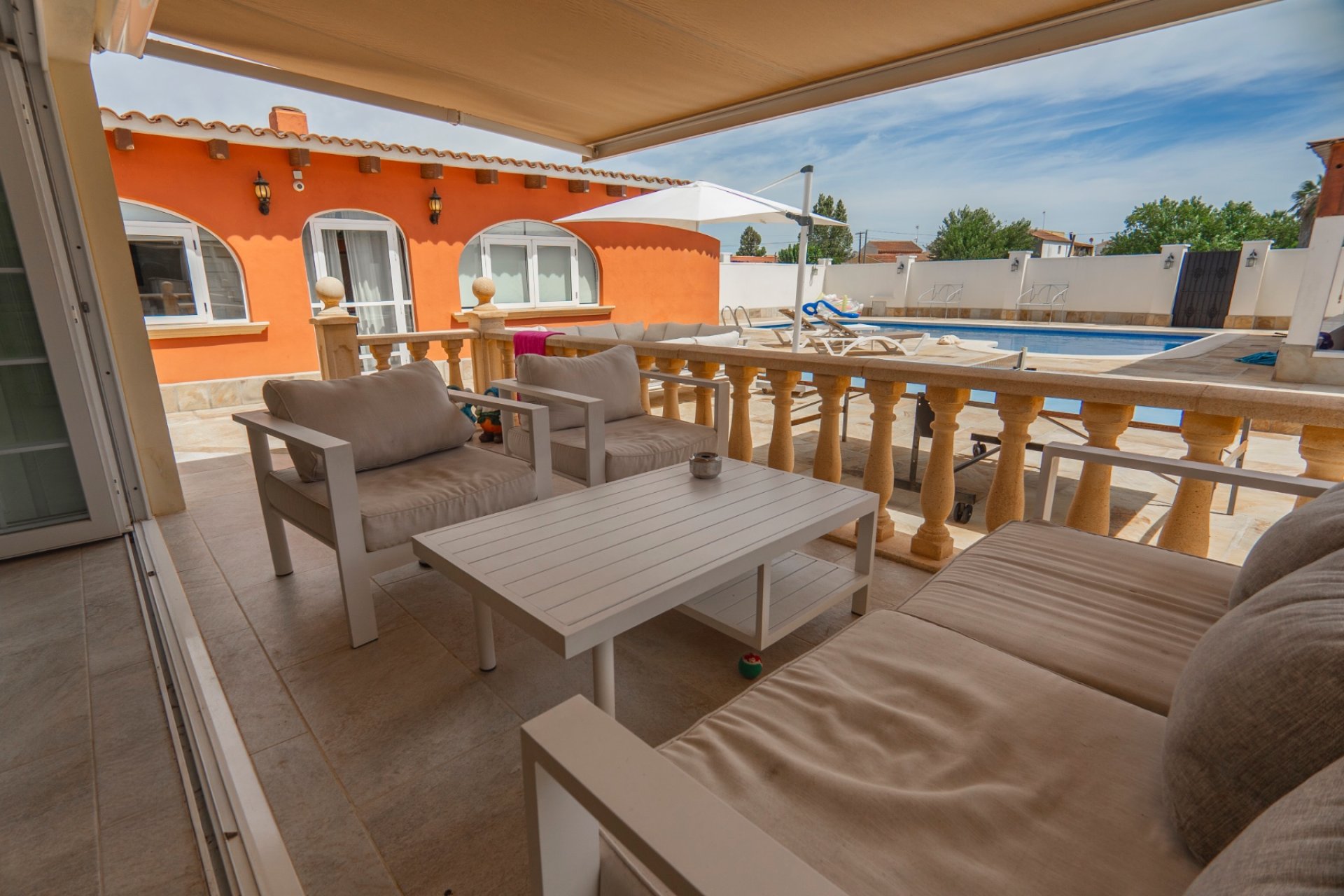 Resale - Villa - Las Heredades - Heredades