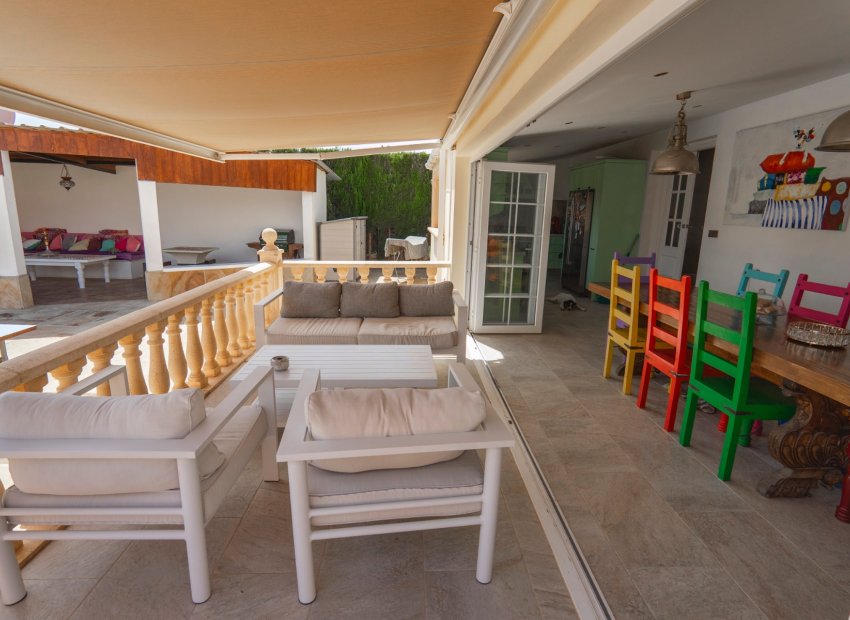 Resale - Villa - Las Heredades - Heredades
