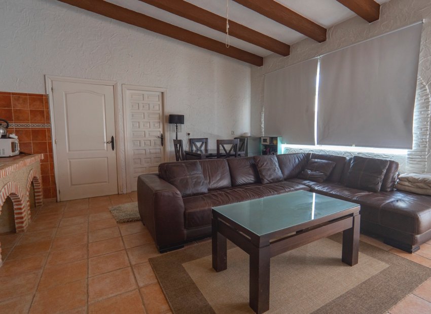 Resale - Villa - Las Heredades - Heredades