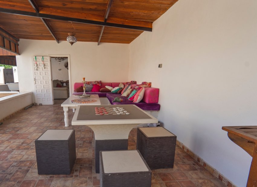 Resale - Villa - Las Heredades - Heredades