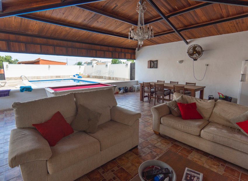 Resale - Villa - Las Heredades - Heredades