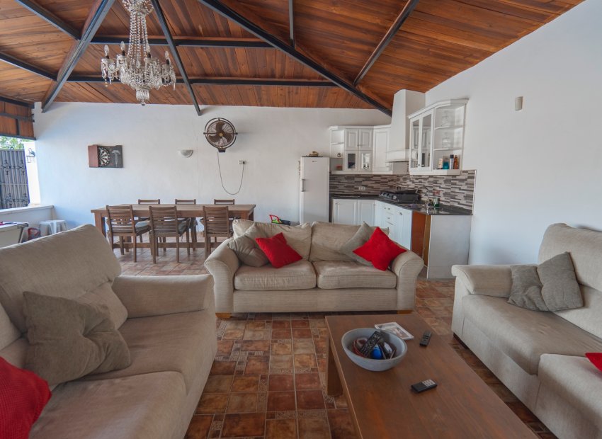 Resale - Villa - Las Heredades - Heredades