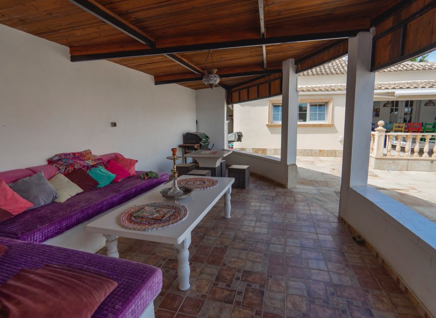 Resale - Villa - Las Heredades - Heredades