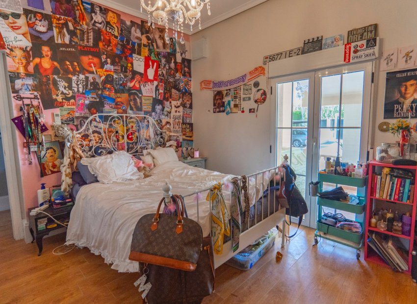 Resale - Villa - Las Heredades - Heredades