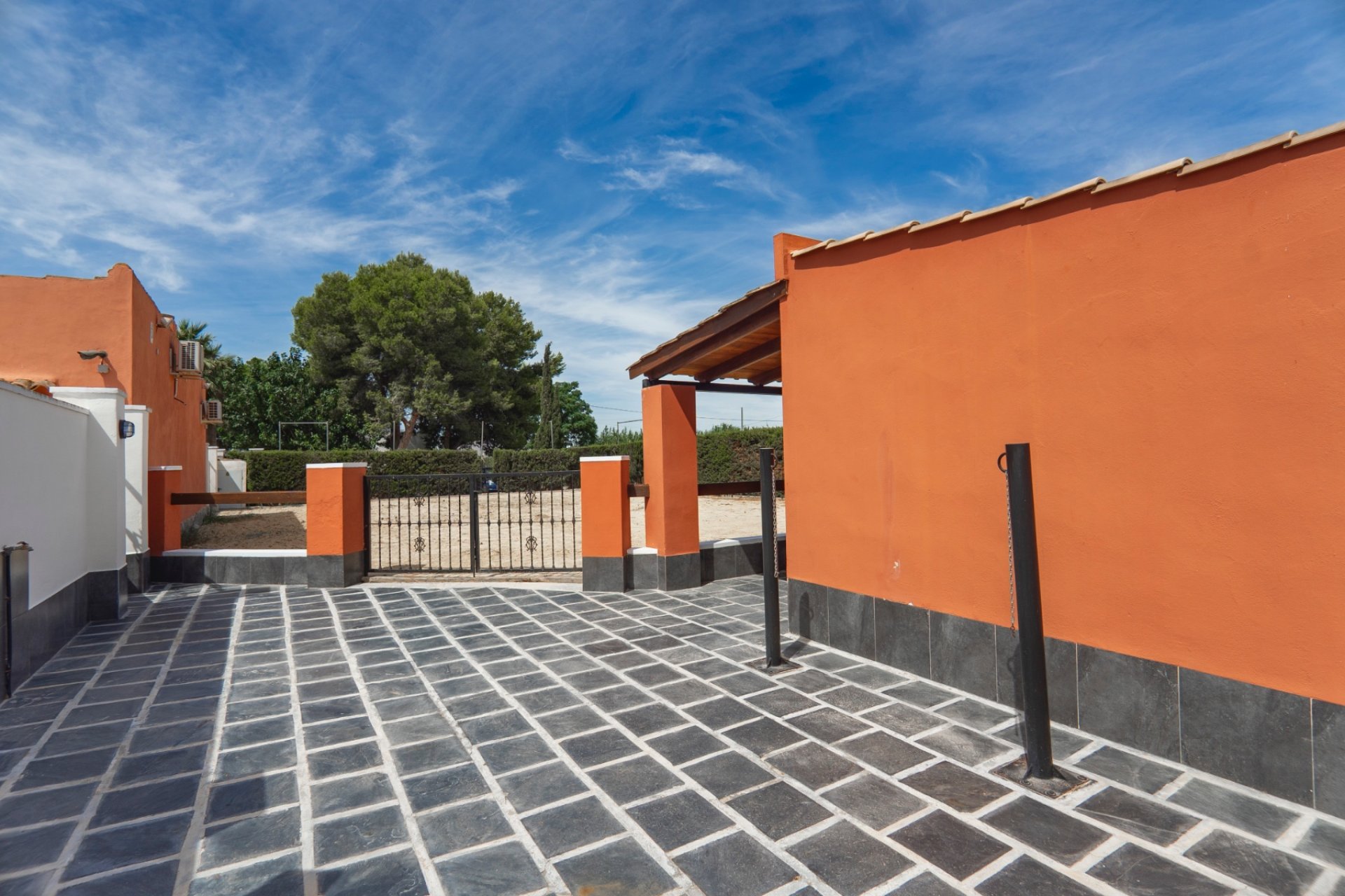 Resale - Villa - Las Heredades - Heredades