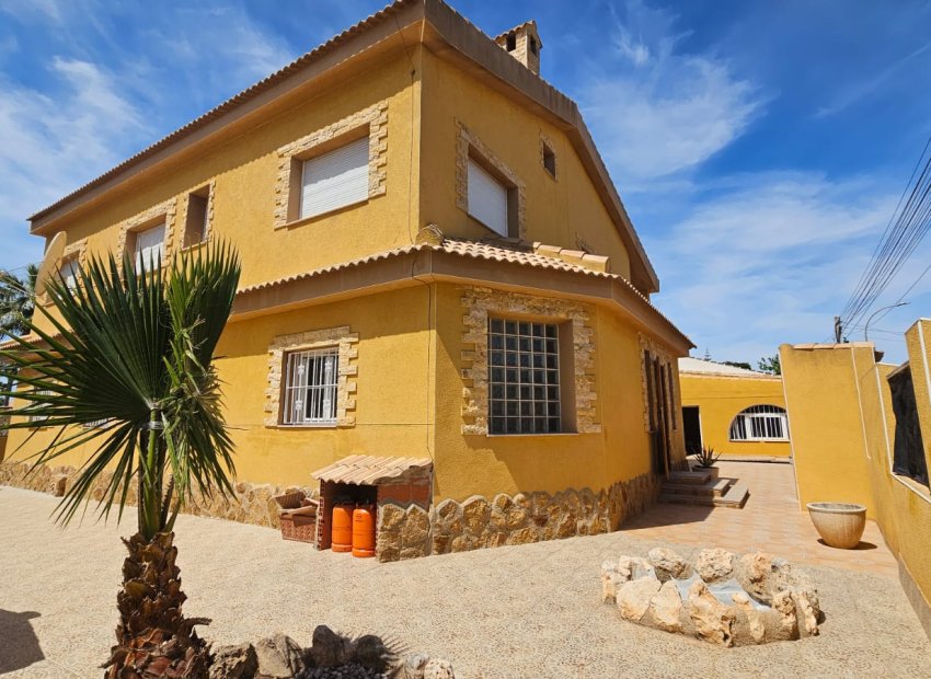 Resale - Villa - Los Alcázares