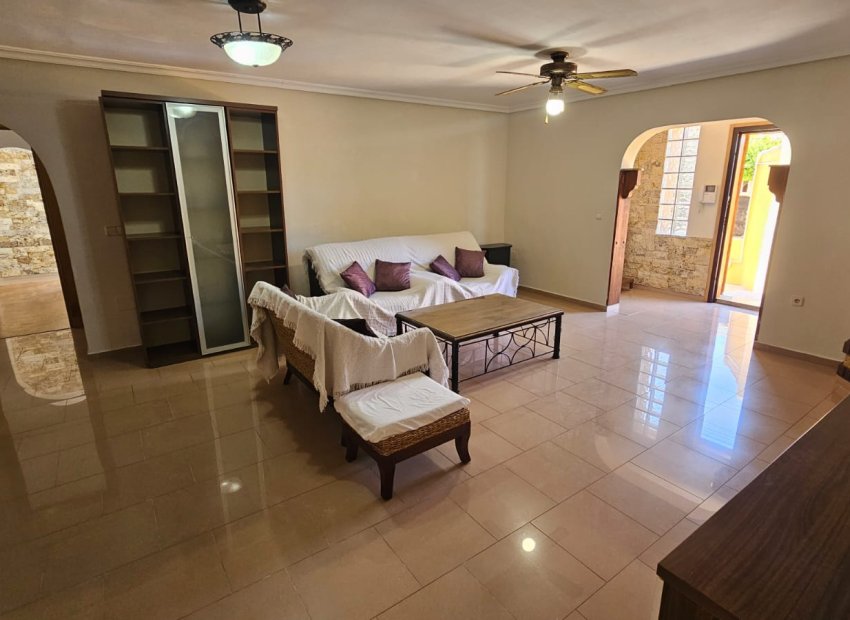 Resale - Villa - Los Alcázares