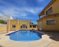 Resale - Villa - Los Alcázares