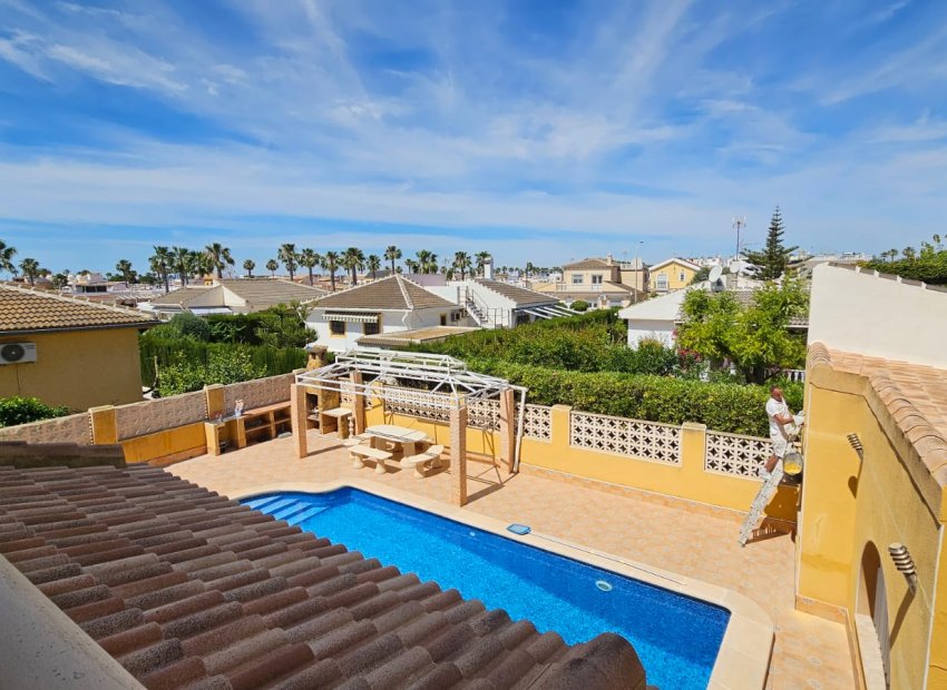 Resale - Villa - Los Alcázares