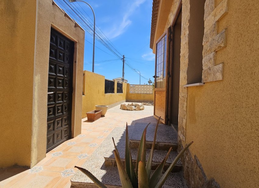 Resale - Villa - Los Alcázares