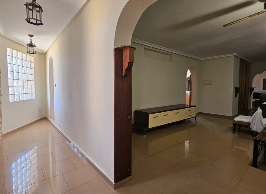 Resale - Villa - Los Alcázares